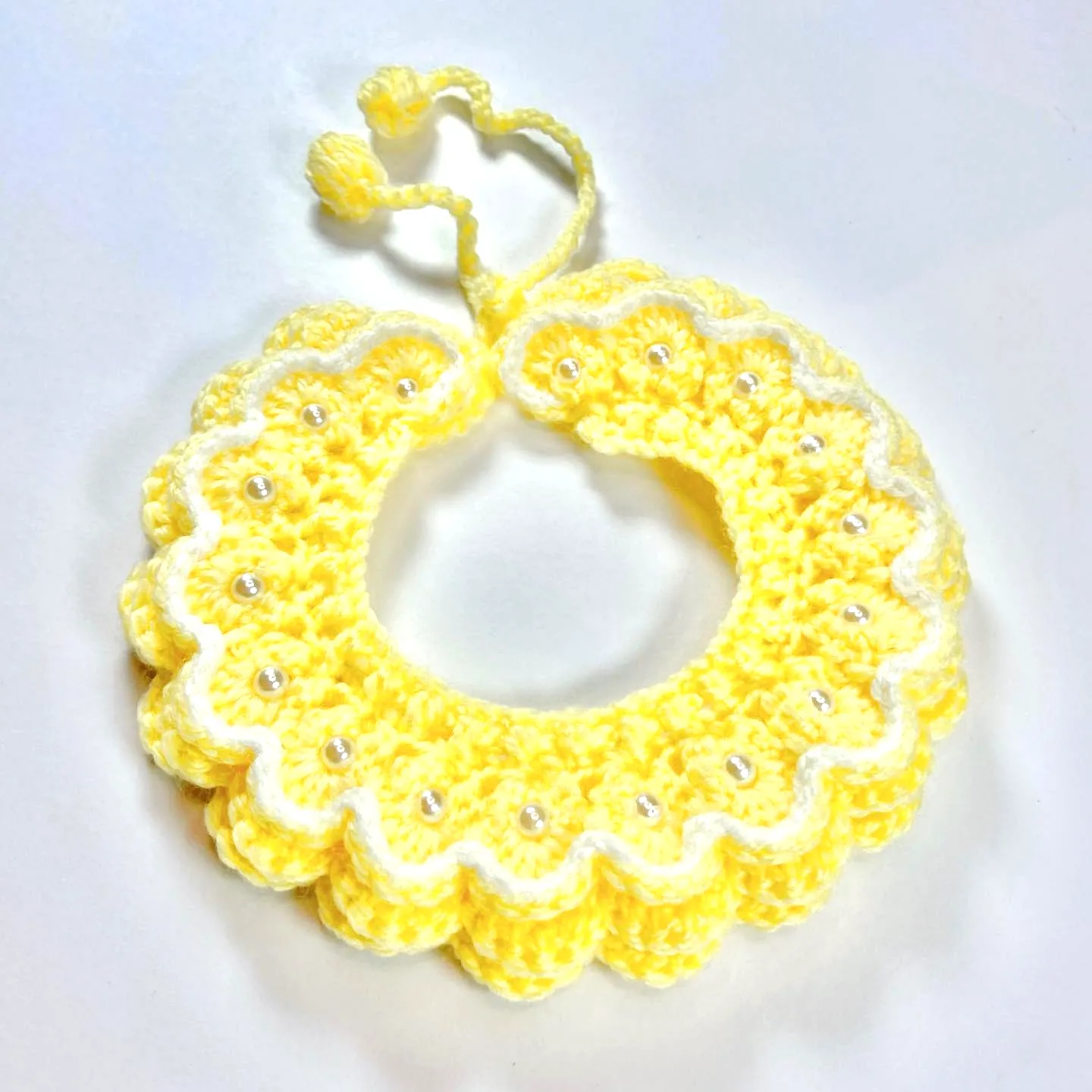 Cheerful Yellow Crochet Pet Collar with Scalloped Edges