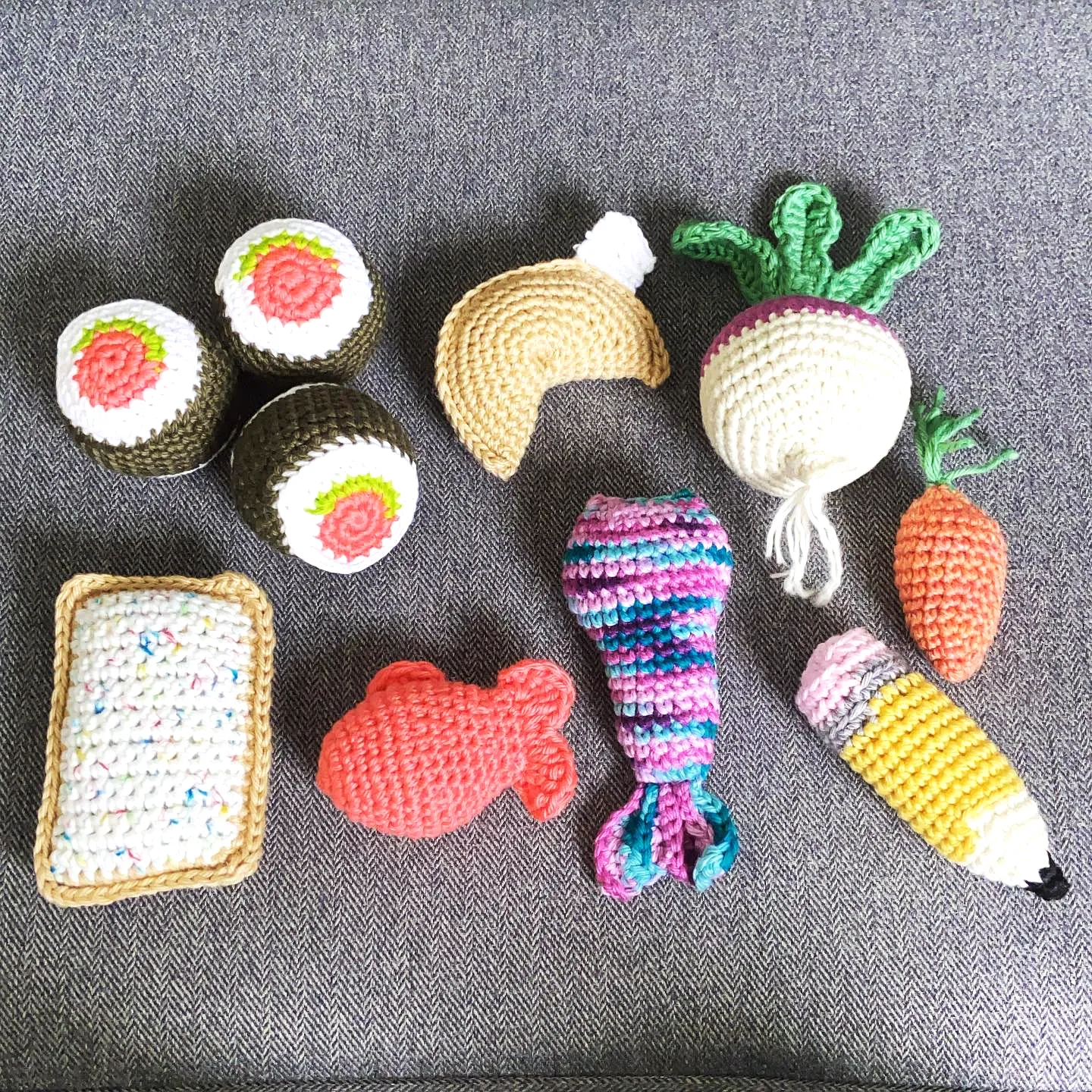 Colorful Crochet Cat Toy Set Featuring Adorable Food Shapes