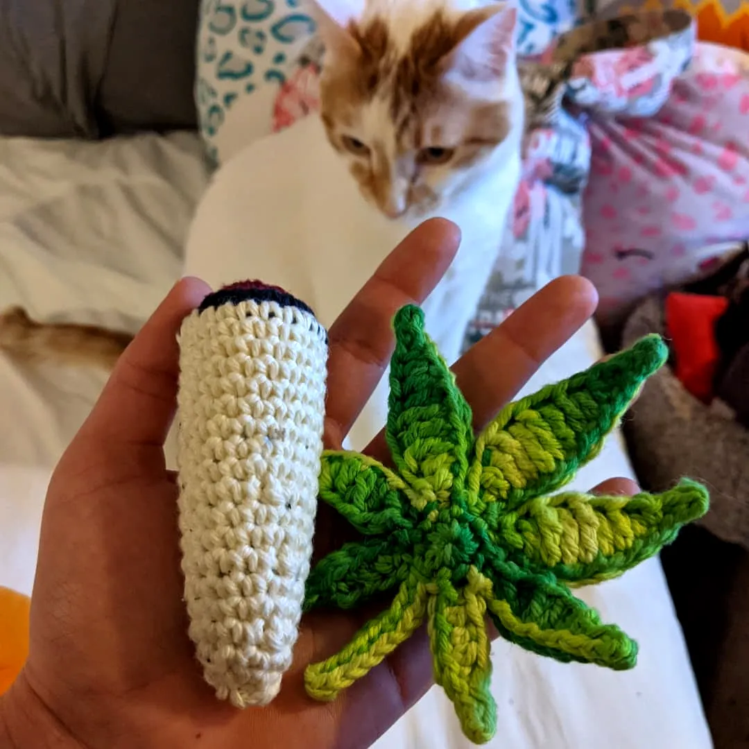 Colorful Crochet Cat Toy Set with Ice Cream Cone and Leaf Design