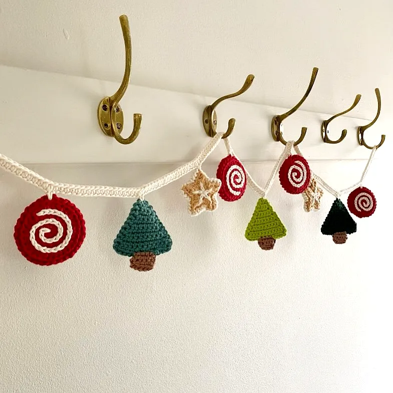 Colorful Crochet Christmas Garland with Trees and Stars for Intermediates