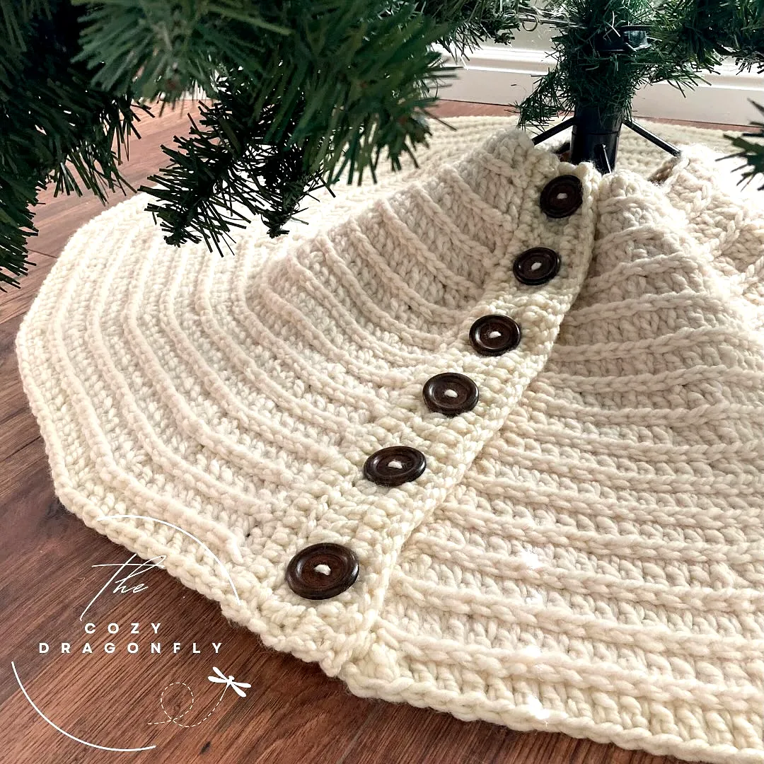 Cozy Advanced Crochet Christmas Tree Skirt in Soft Cream