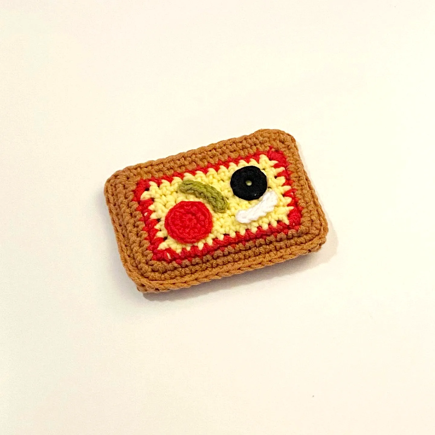 Crochet Pizza Colorful Decor with Vibrant Toppings for Intermediates