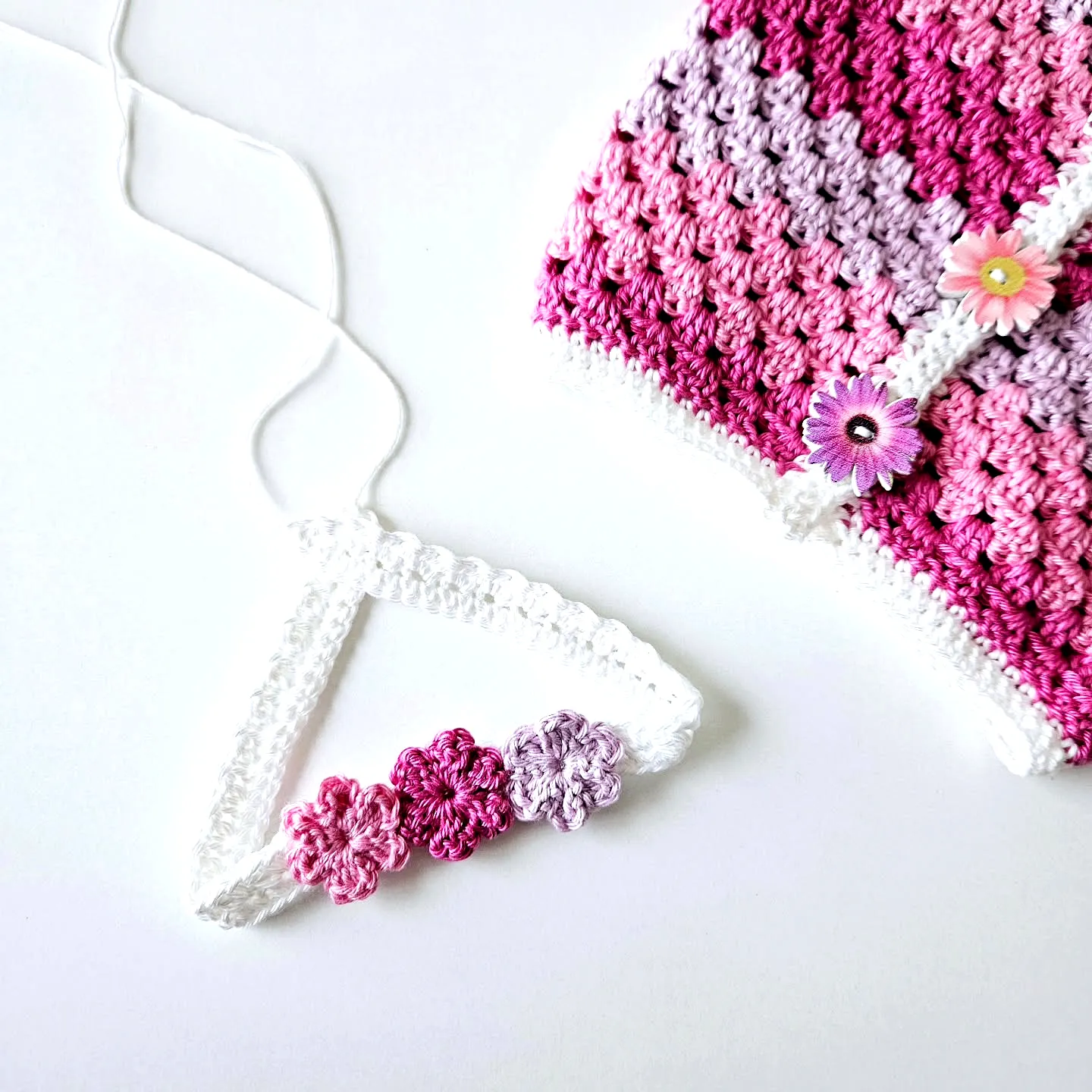 Cute Crochet Baby Headband with Colorful Flowers in Pink and White