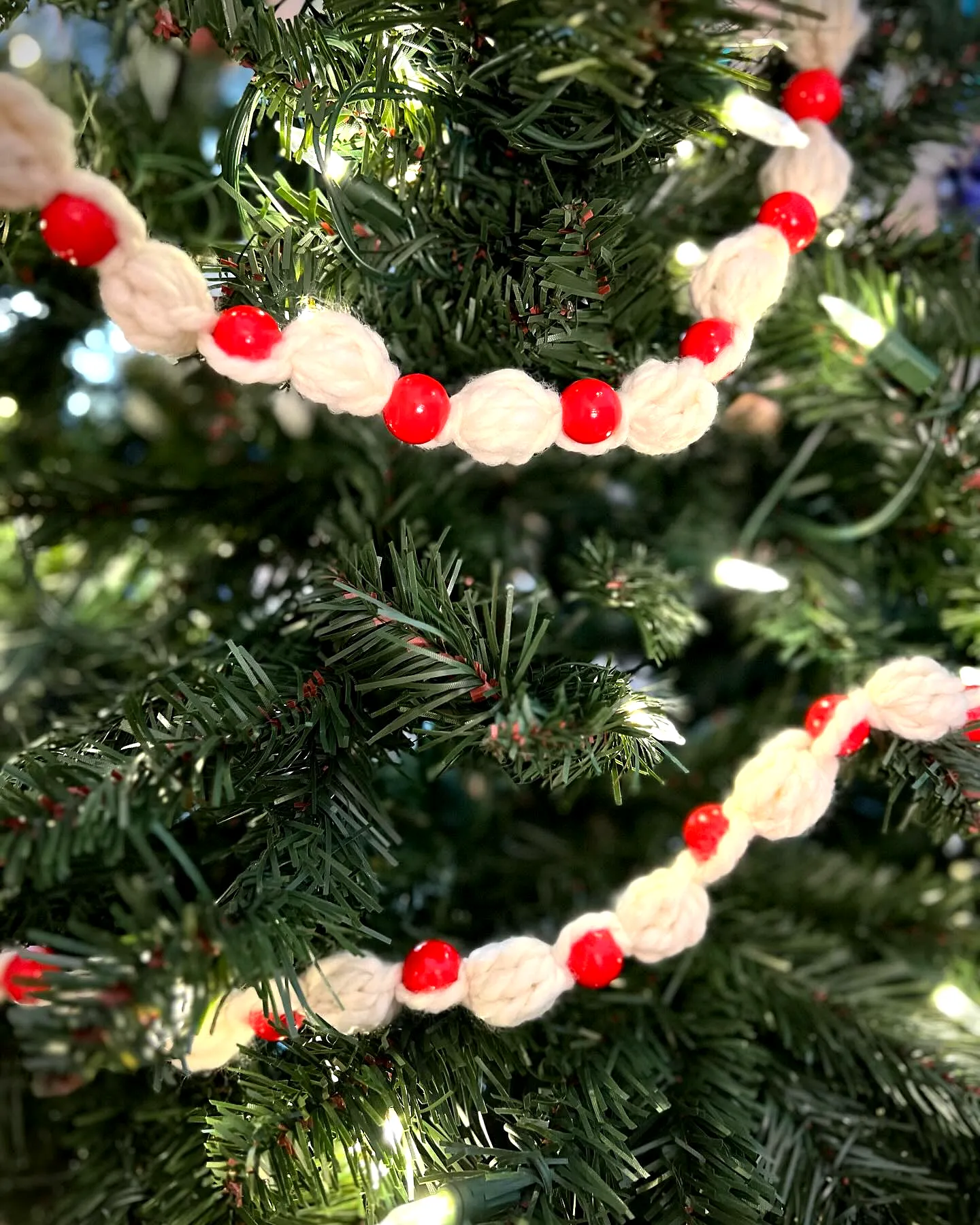 Cute Crochet Christmas Garland in Cream and Red Beads