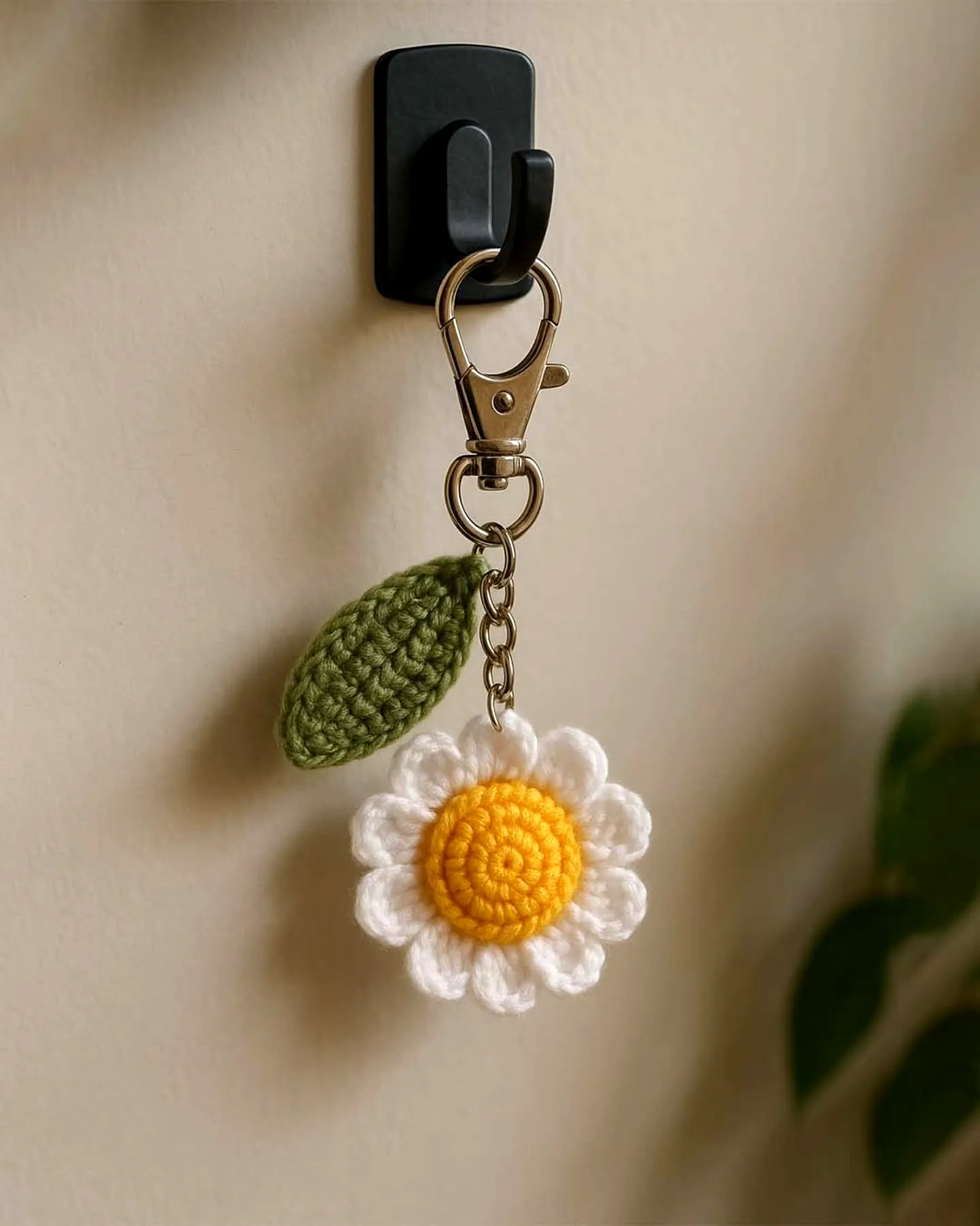 Cute Crochet Keychain with Daisy Design in Bright Yellow and White