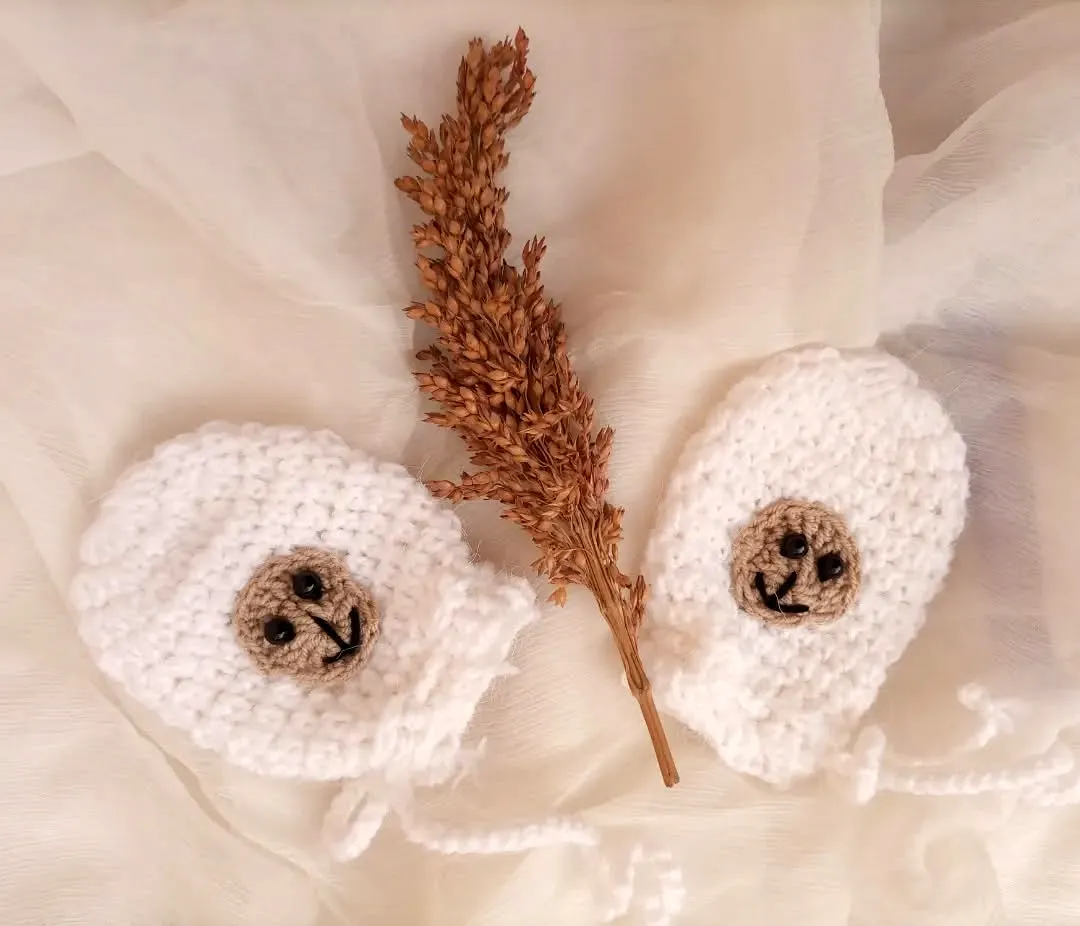 Cute Easy Crochet Baby Mittens in Soft White with Adorable Faces