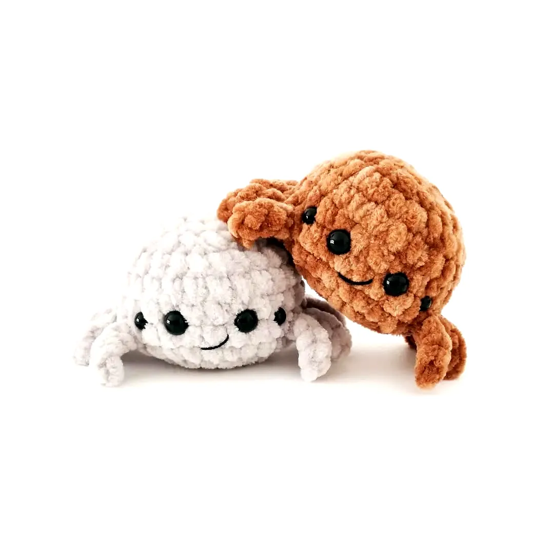 Cute Easy Crochet Spider in Gray and Brown Plush Yarn