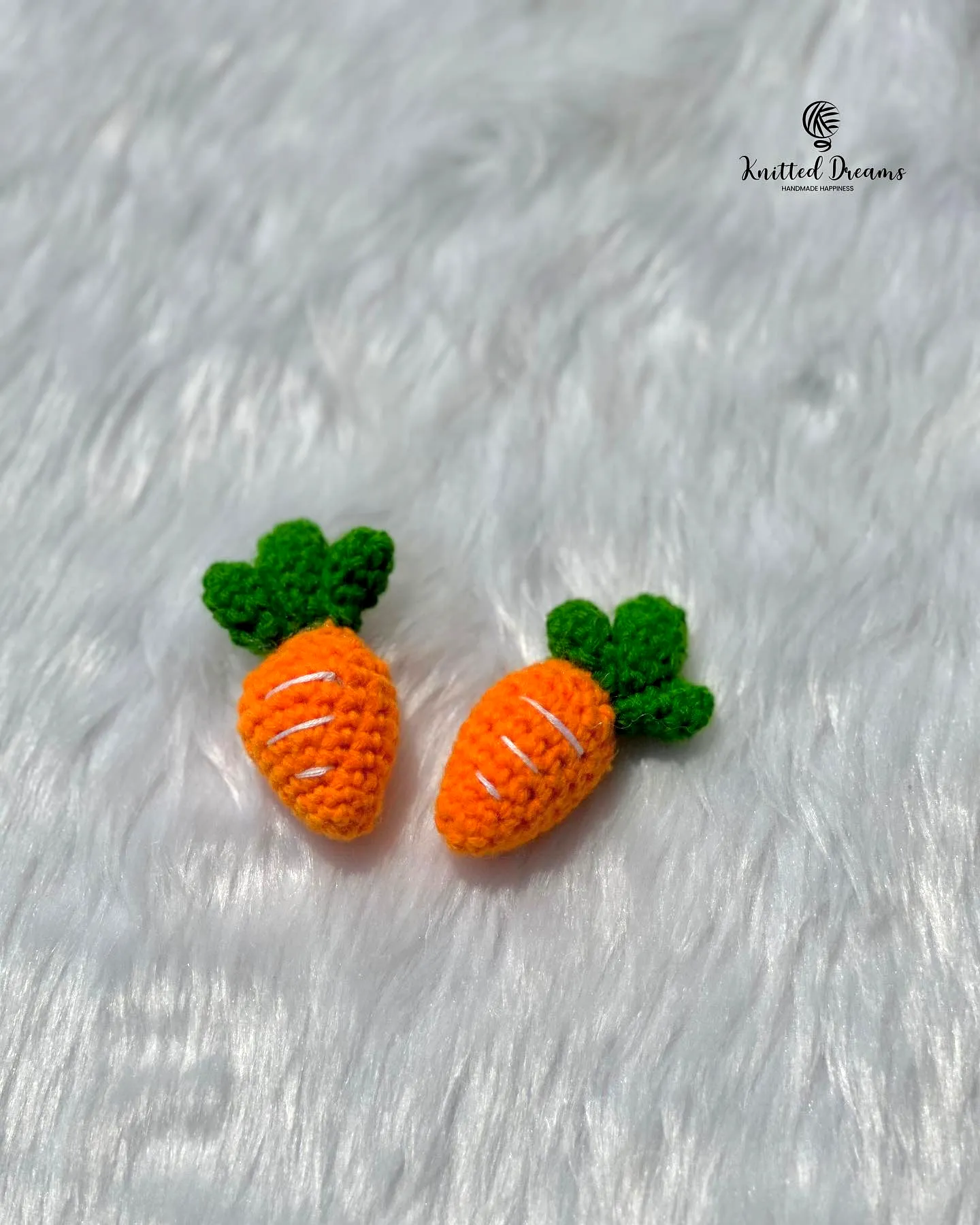 Cute vibrant crochet carrot for easy and fun crafting