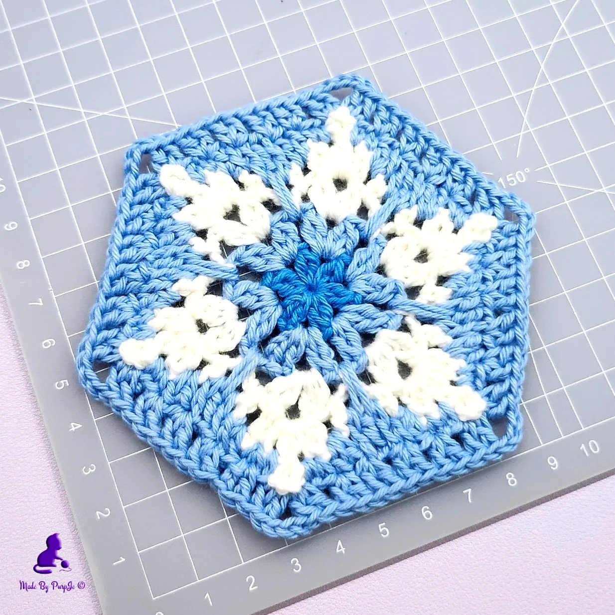 Delicate crochet snowflake in blue and cream for intermediates