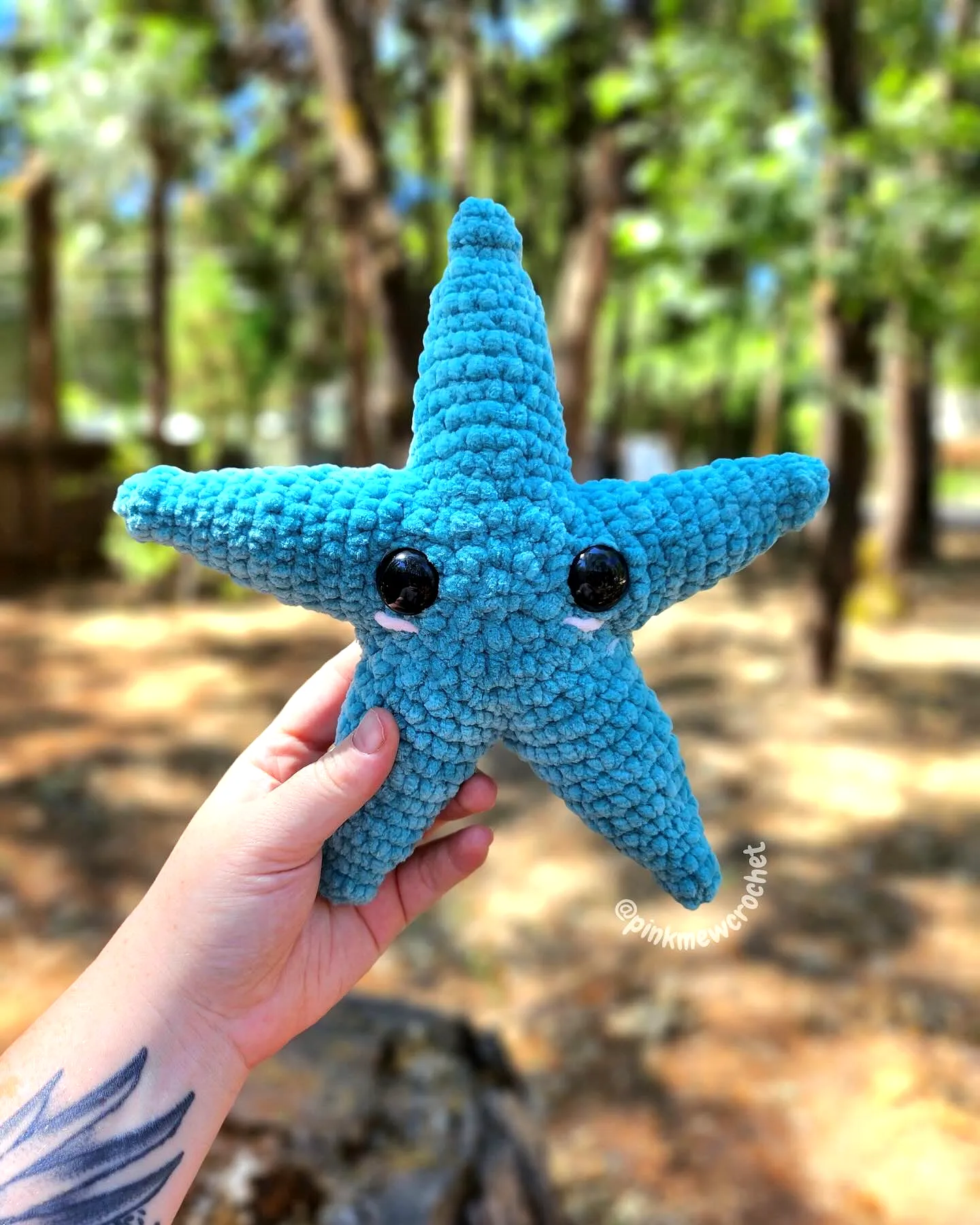 Delightful crochet starfish plush in vibrant blue for intermediates