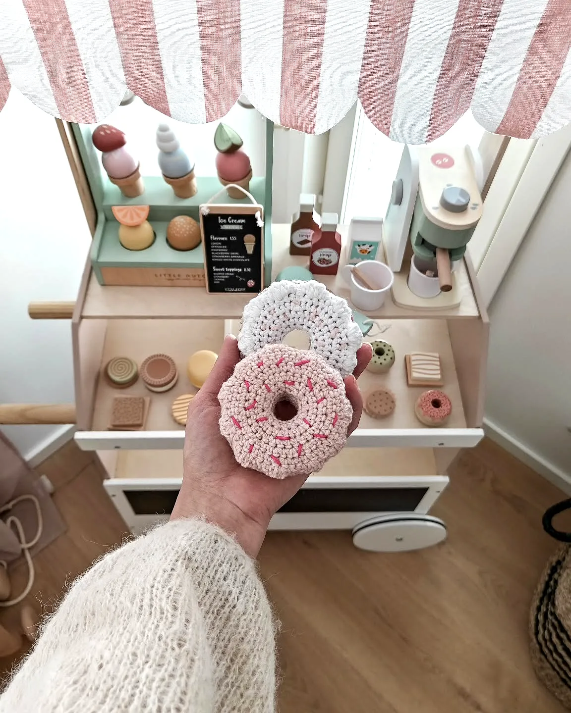 Easy Colorful Crochet Donut with Sprinkles for Beginners