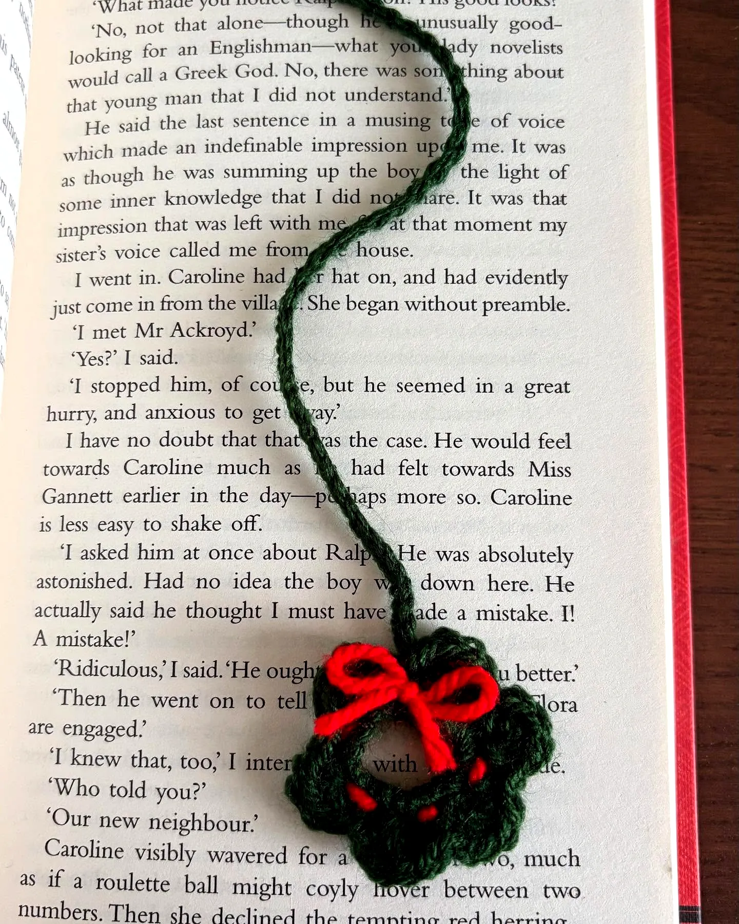 Easy Crochet Bookmark with Leafy Design and Red Bow