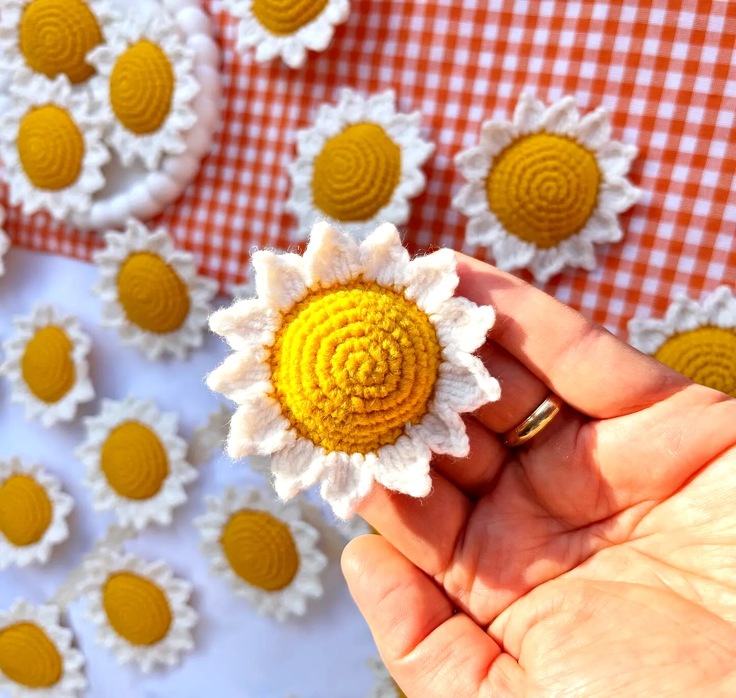 Easy Crochet Daisy in Vibrant Yellow and White Petals