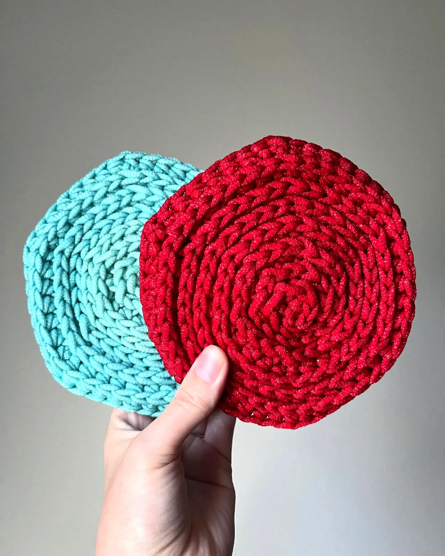 Easy Crochet Dish Sponge in Vibrant Red and Aqua Colors