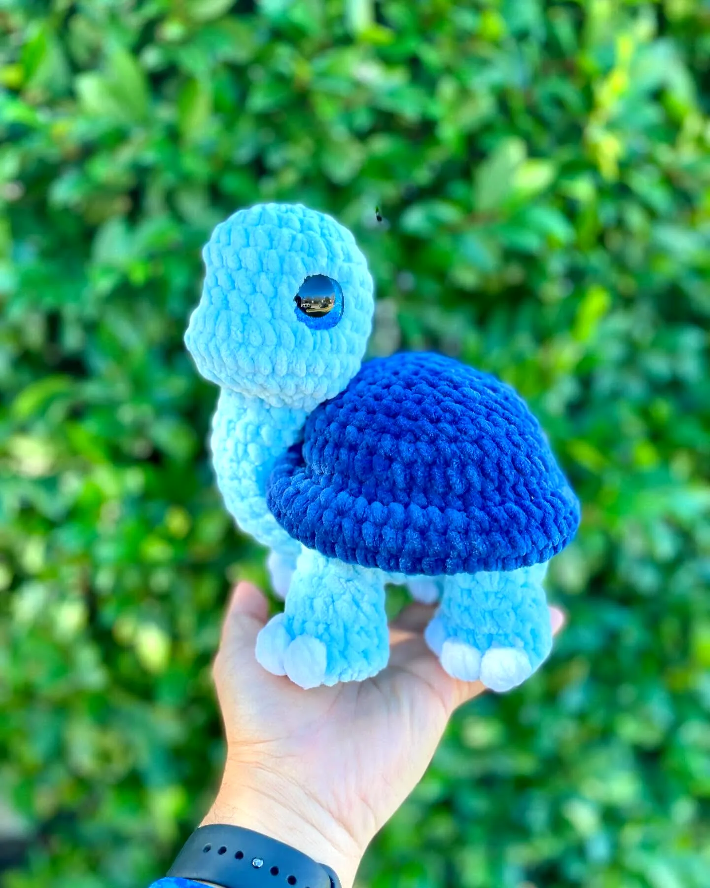 Easy Crochet Turtle in Vibrant Blue and Navy Yarn