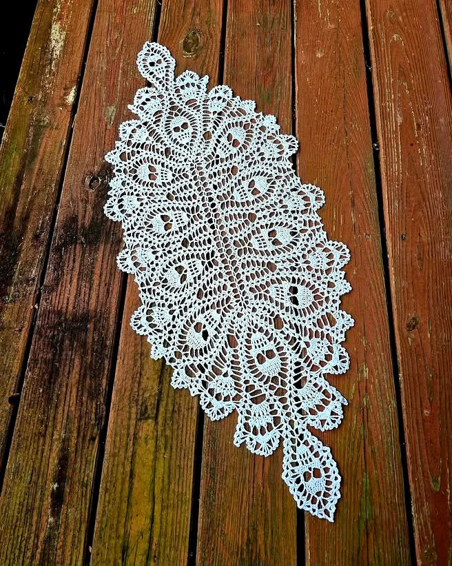 Elegant Advanced Crochet Doily in Fine White Thread with Leaf Design