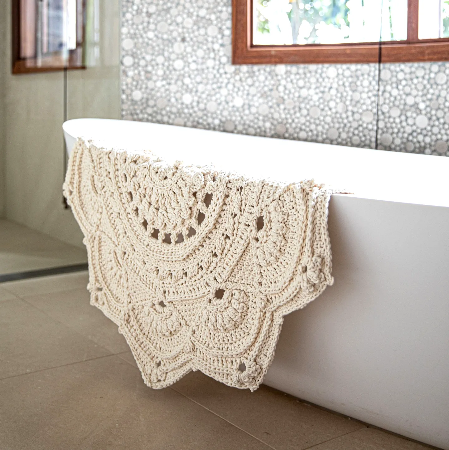 Elegant crochet floor mat in cream with scalloped design