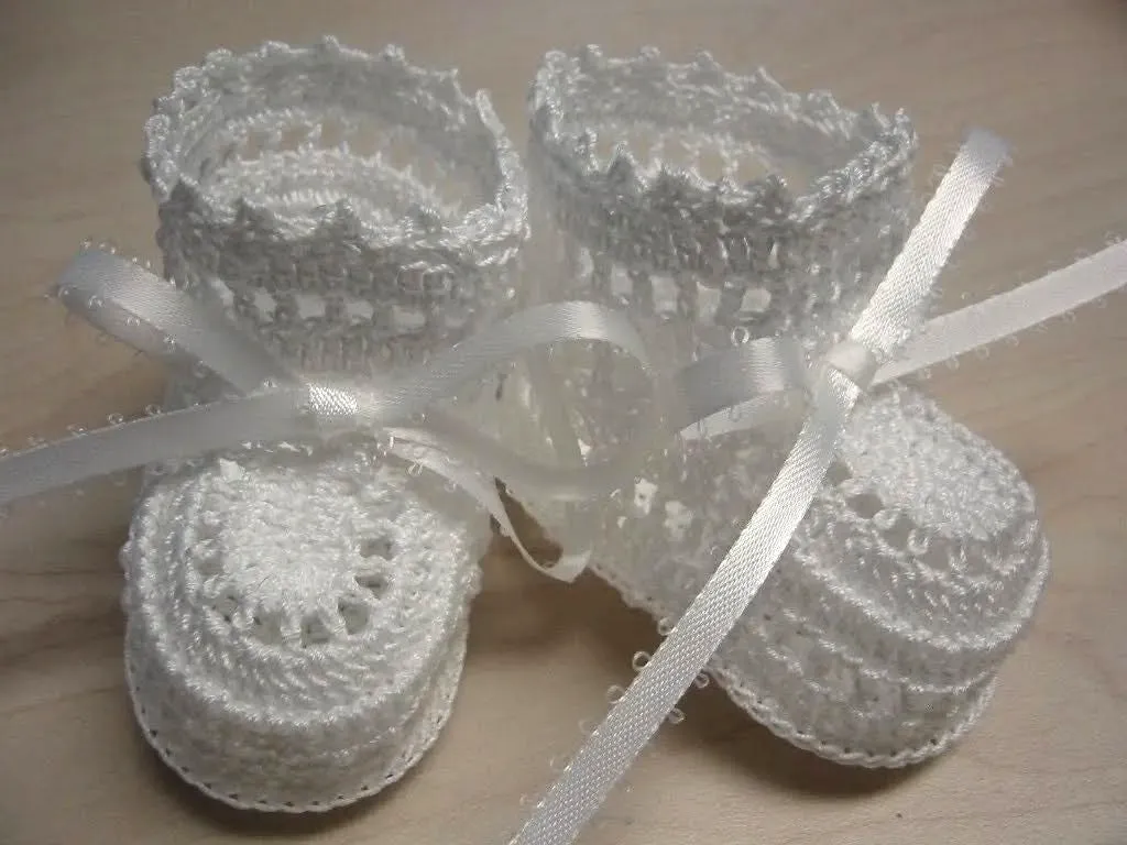 Elegant Easy Crochet Baby Booties in Delicate White with Lace