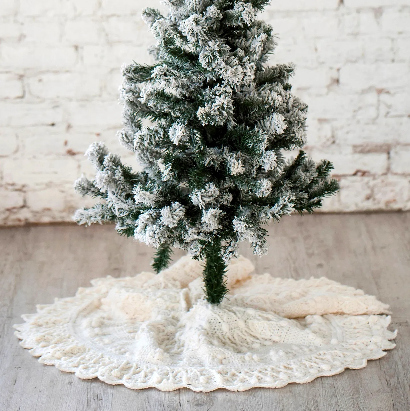 Elegant off-white crochet Christmas tree skirt for intermediates