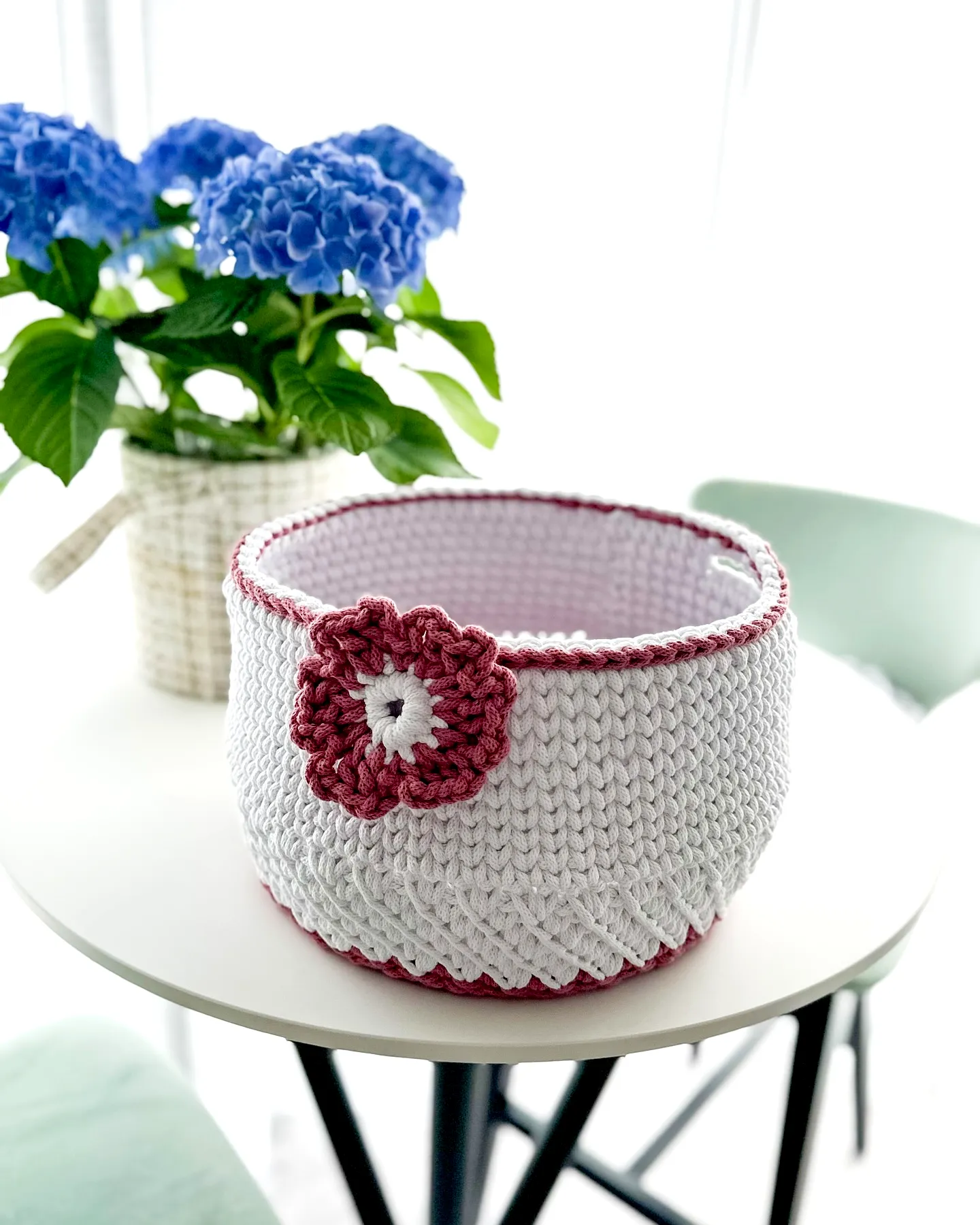 Stylish Crochet Basket in White and Pink
