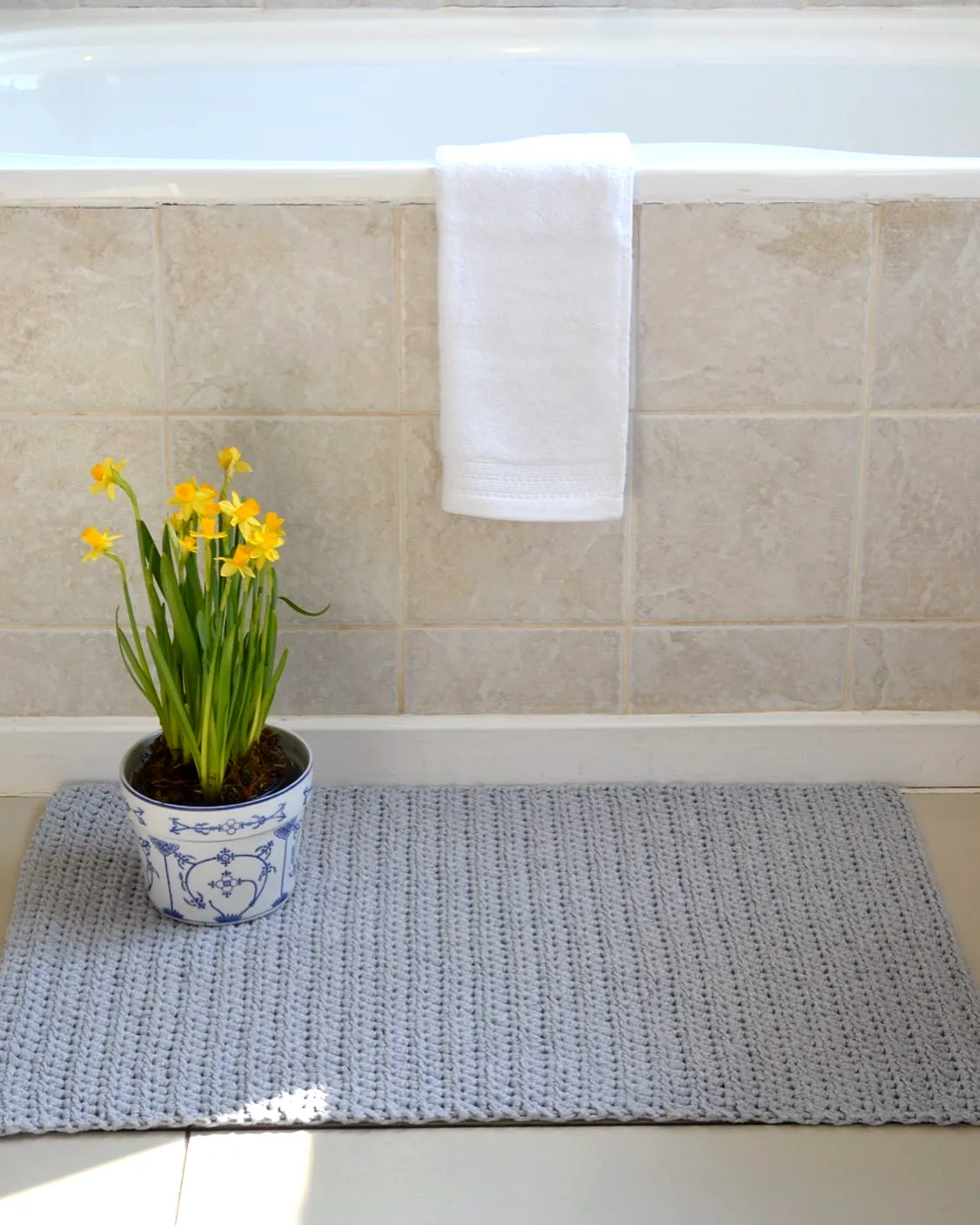 Stylish Crochet Bath Mat in Neutral Gray