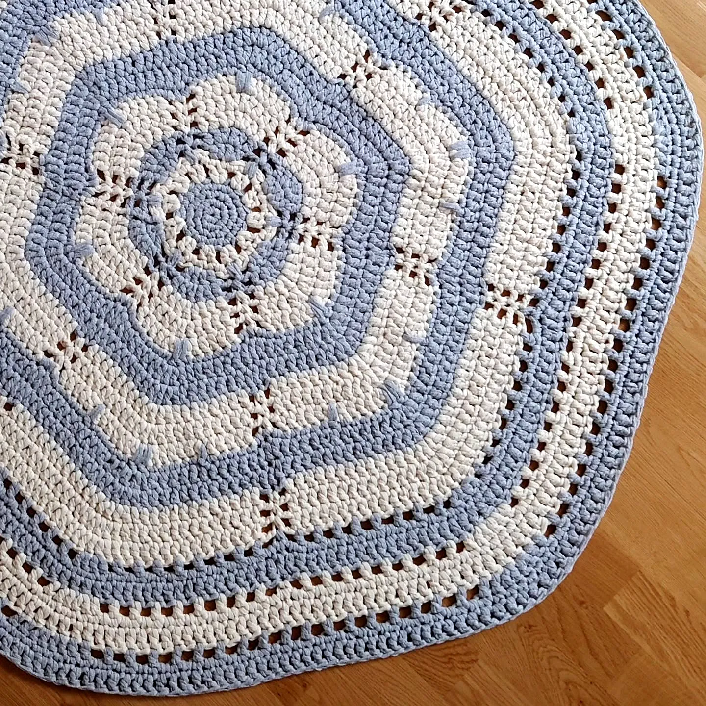 Stylish Crochet Floor Mat in Blue and Cream Gradient Design