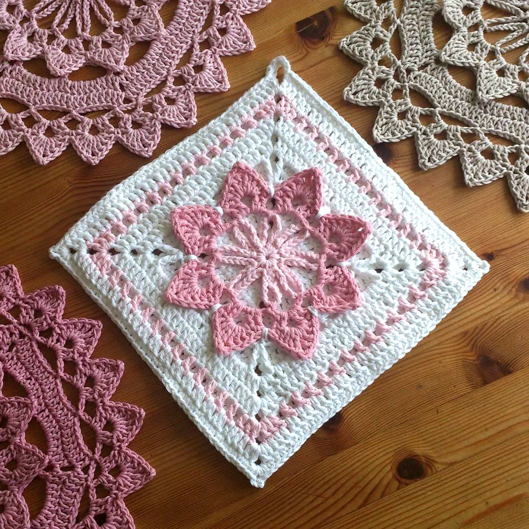 Stylish Crochet Place Mat with Floral Motif in Pink and White