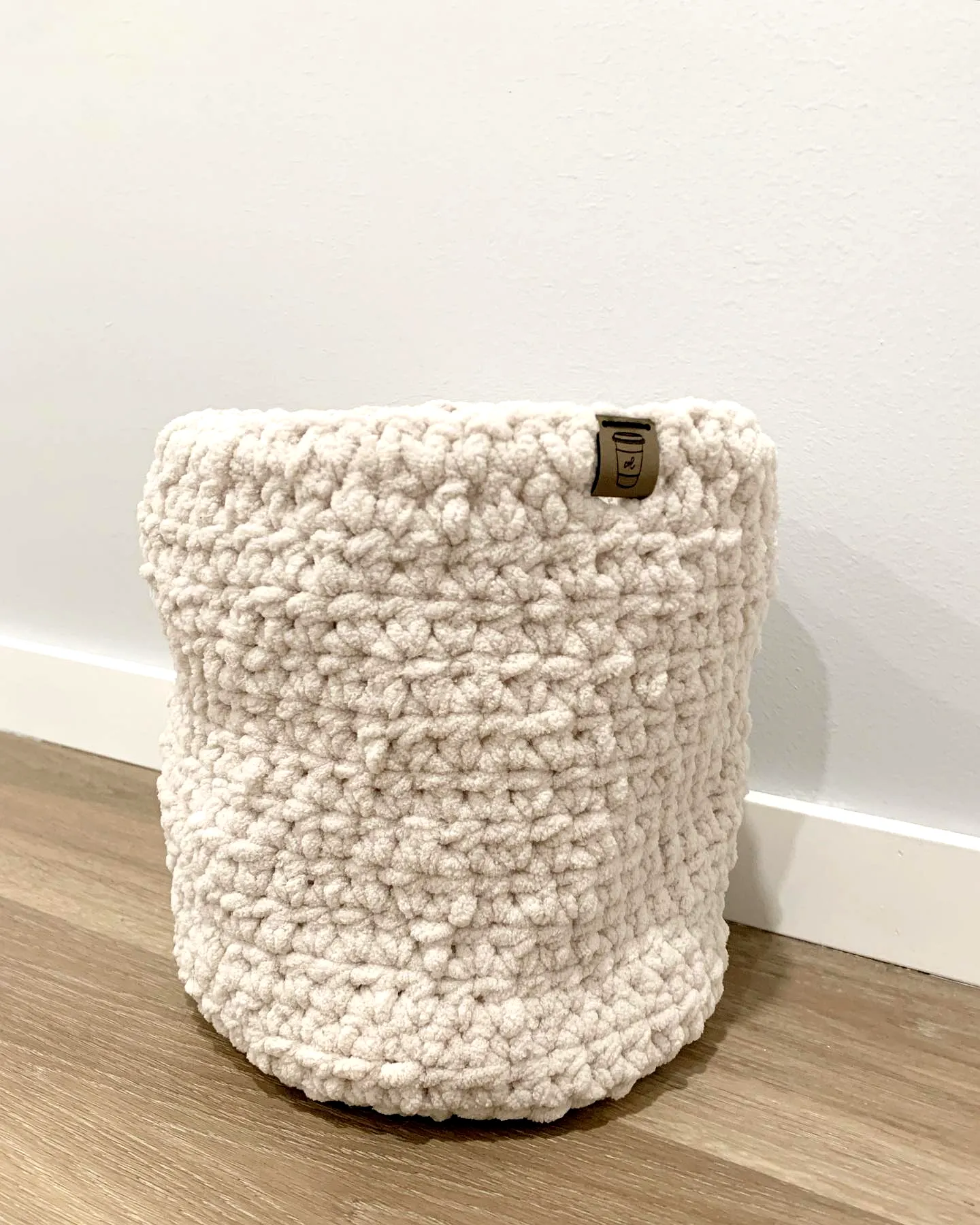 Stylish Crochet Storage Bin in Neutral Beige with Chunky Yarn