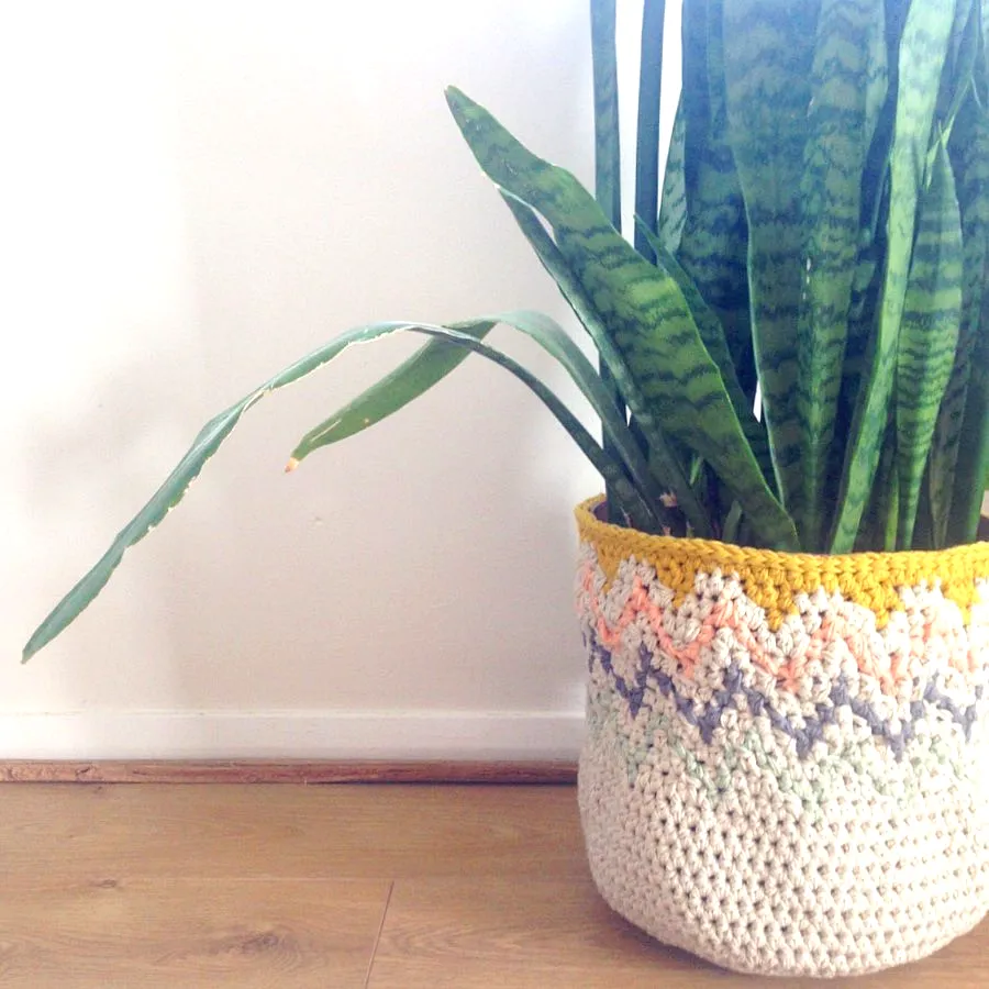 Stylish Vibrant Crochet Plant Pot Cover with Zigzag Pattern