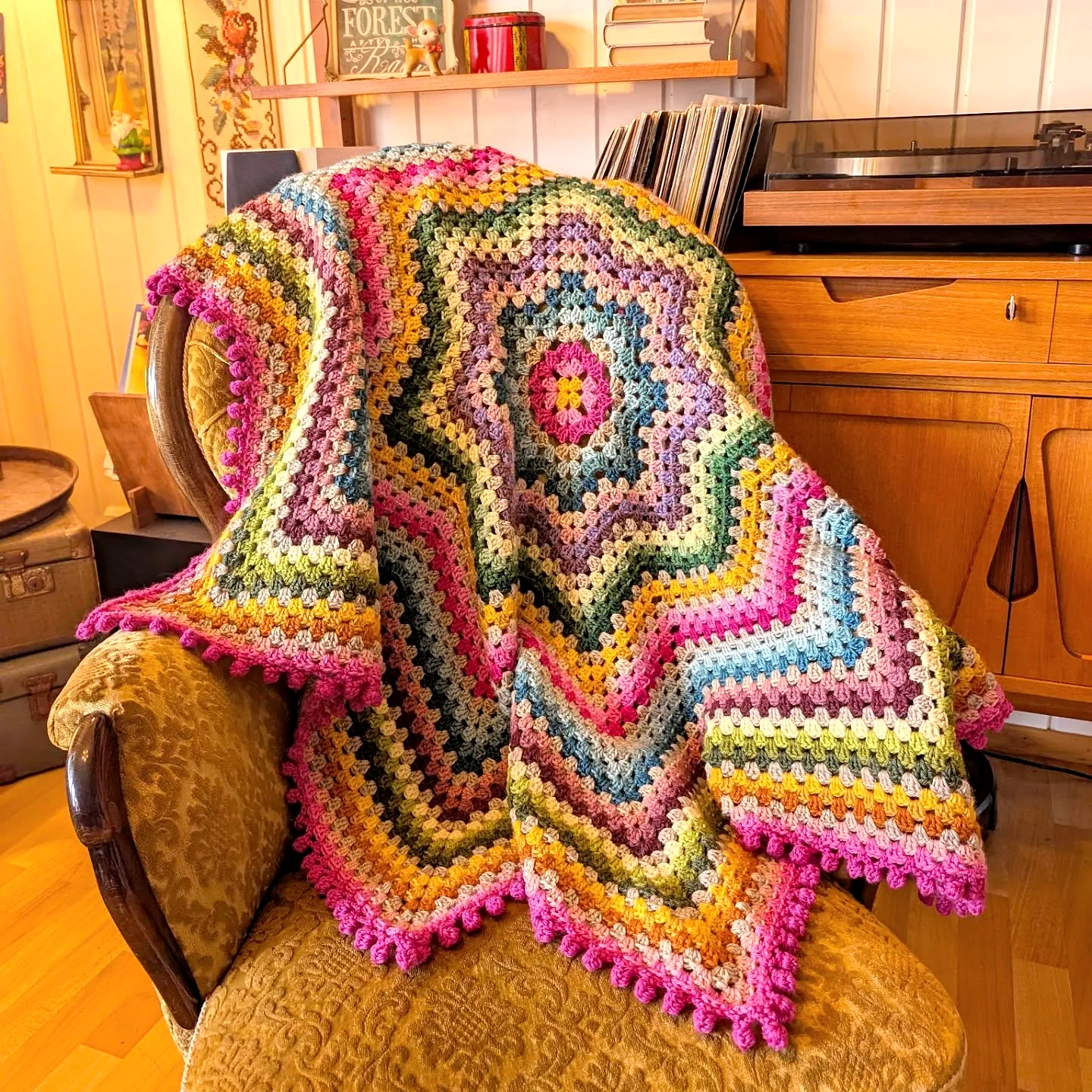 Vibrant Crochet Blanket with Colorful Zigzag and Scalloped Edges