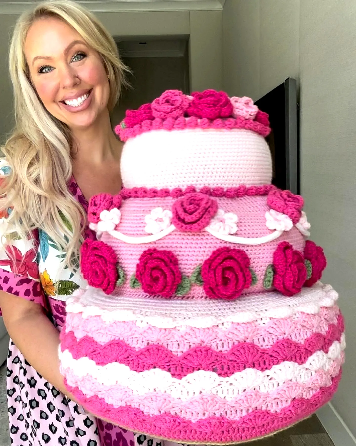 Vibrant Crochet Cake with Decorative Roses and Scalloped Details