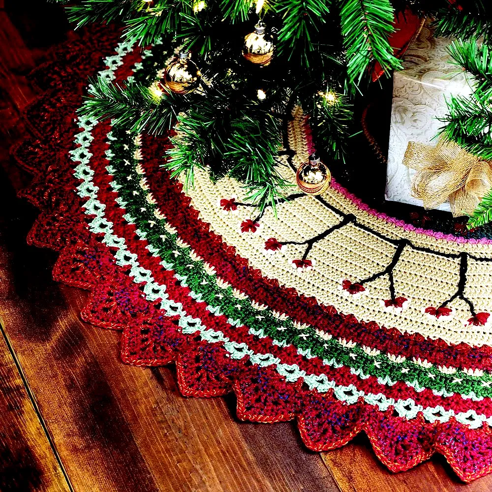 Vibrant Crochet Christmas Tree Skirt with Scalloped Edges