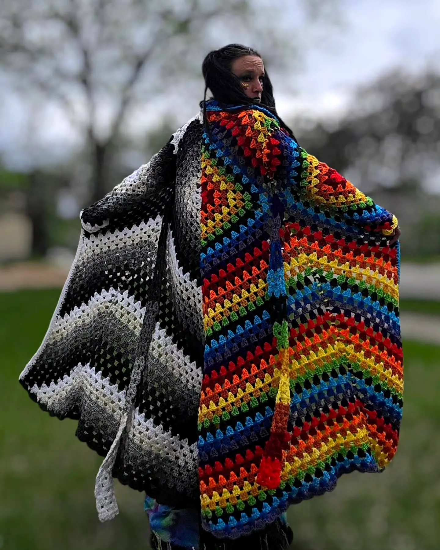 Vibrant Crochet Duster in Bold Zigzag Pattern for Stylish Layers