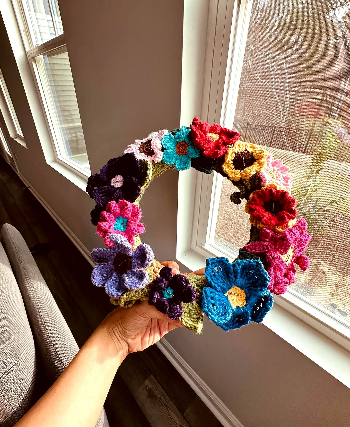 Vibrant Crochet Floral Wreath for Advanced Beginners