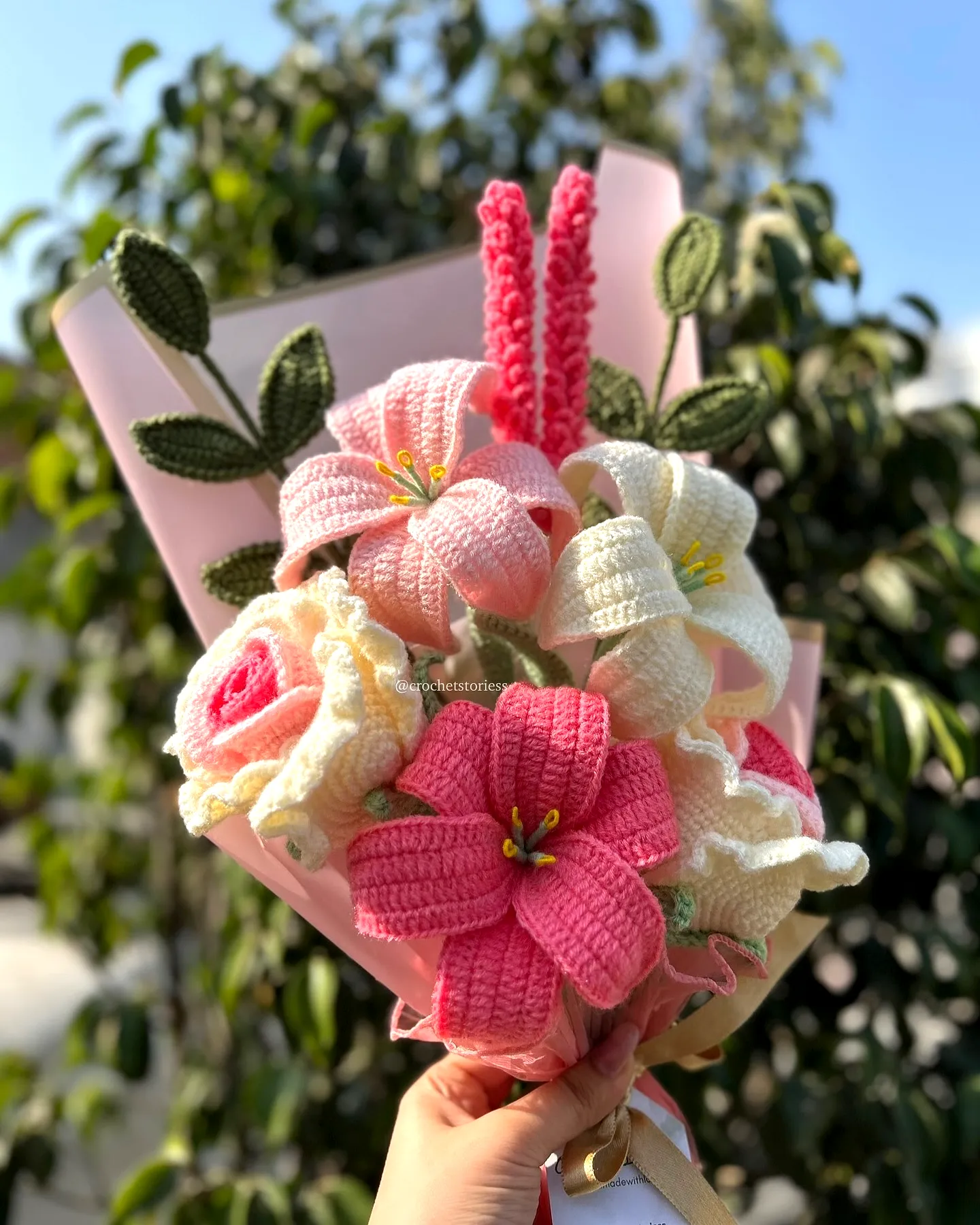 Vibrant Crochet Flower Bouquet in Pink and Cream for Intermediates
