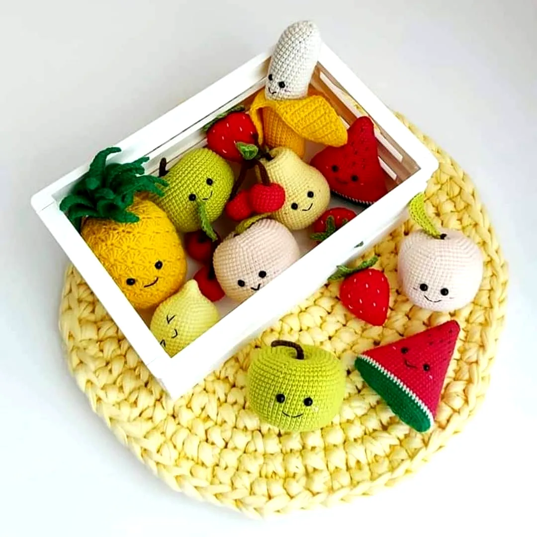 Vibrant Crochet Fruit Basket with Adorable Yarn Fruits