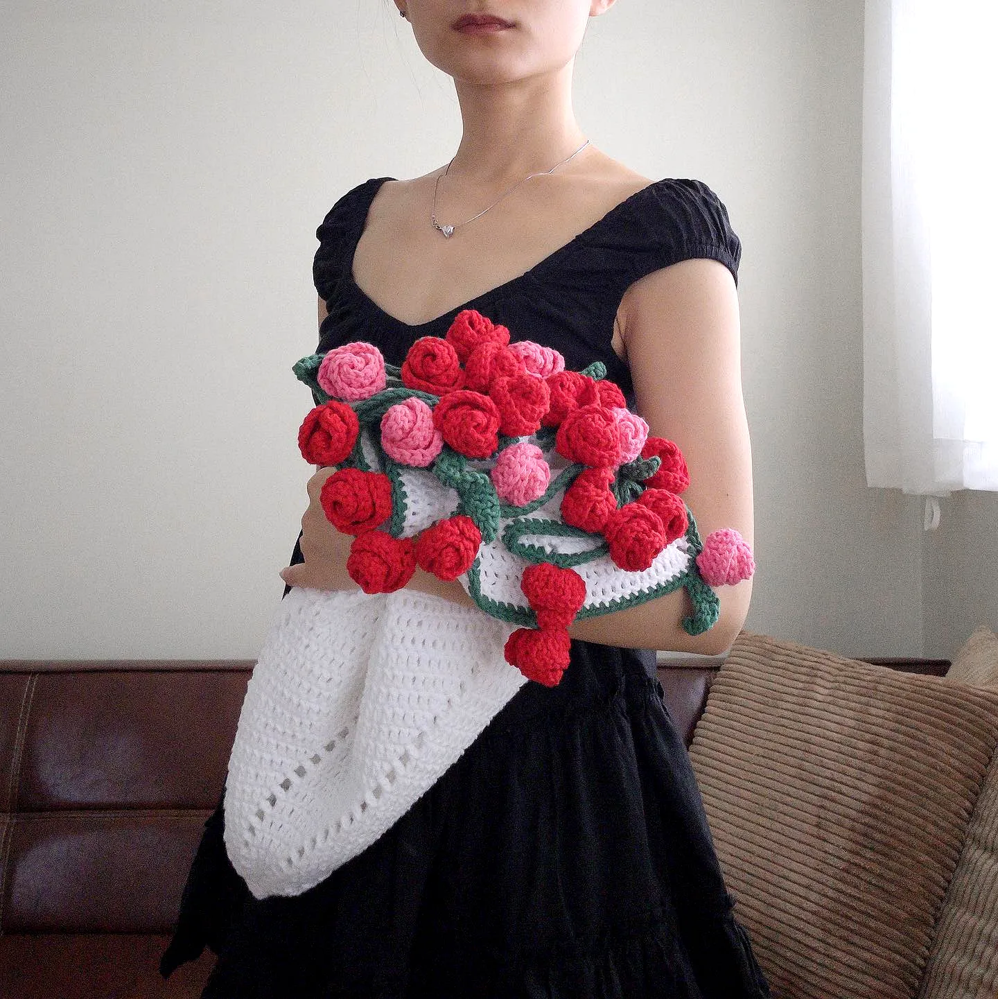 Vibrant Crochet Rose Bouquet in Red and Pink