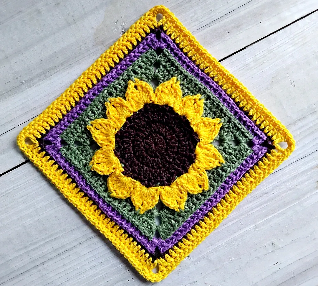 Vibrant Crochet Sunflower Motif with Textured Borders