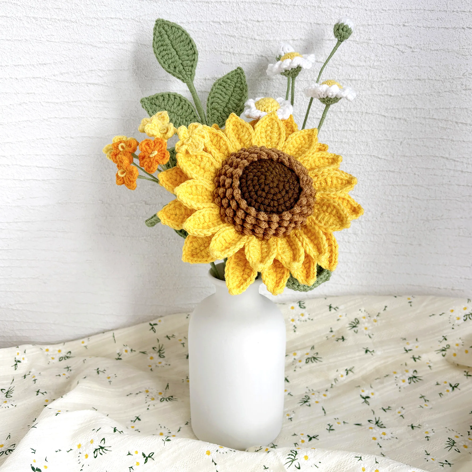 Vibrant Crochet Sunflower with Intricate Detailing for Intermediates