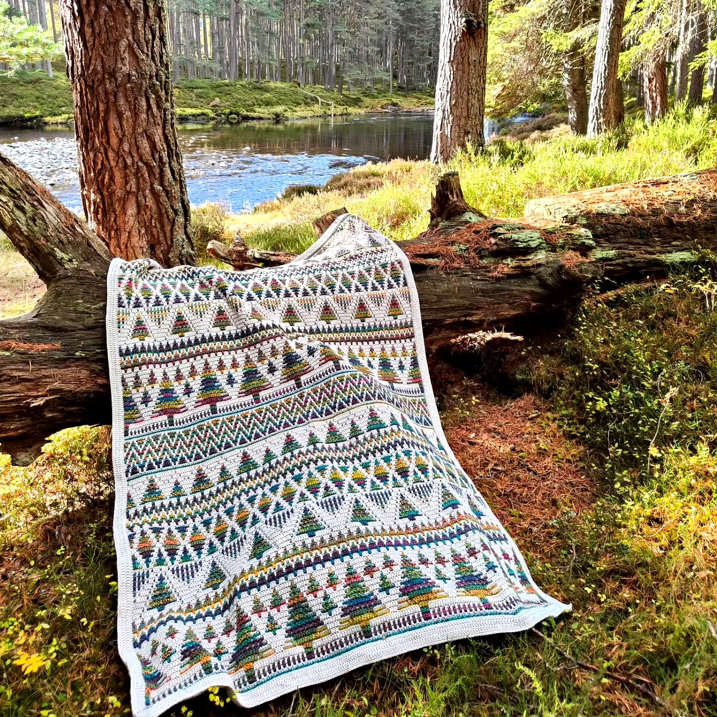 Vibrant Crochet Throw with Geometric Tree Motifs for Intermediate Crocheters