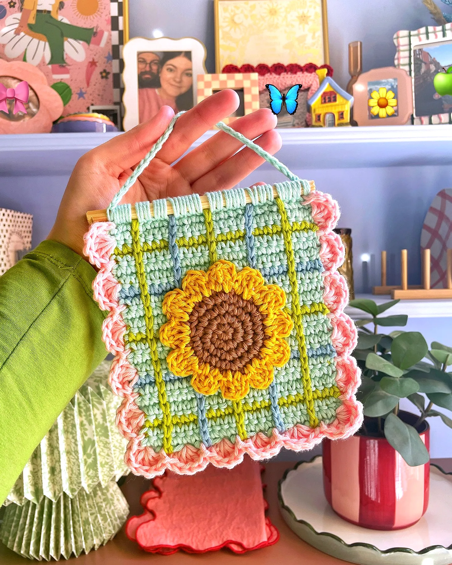 Vibrant Crochet Wall Hanging with Sunflower Design and Scalloped Border