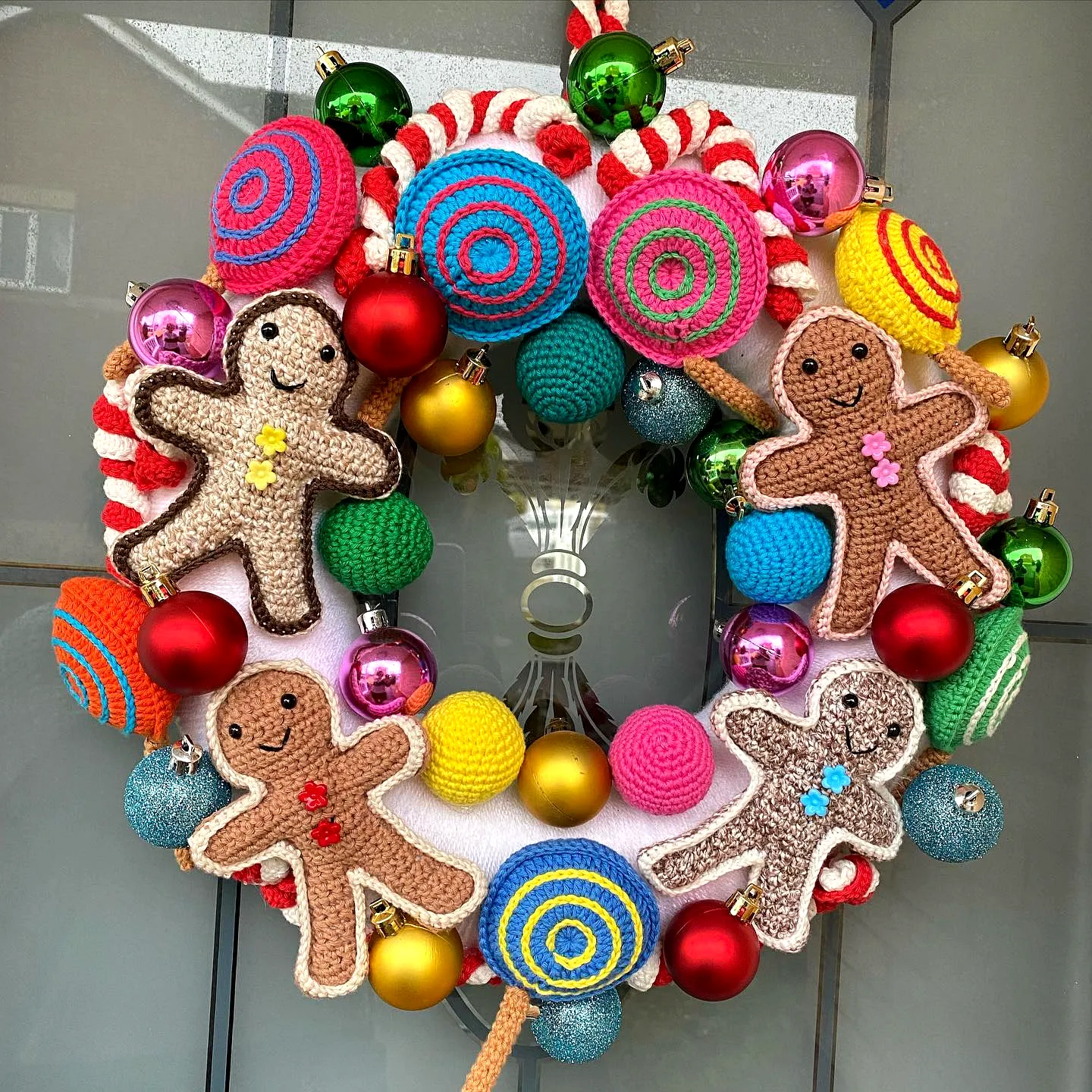 Vibrant Crochet Wreath in Colorful Holiday Style for Intermediates